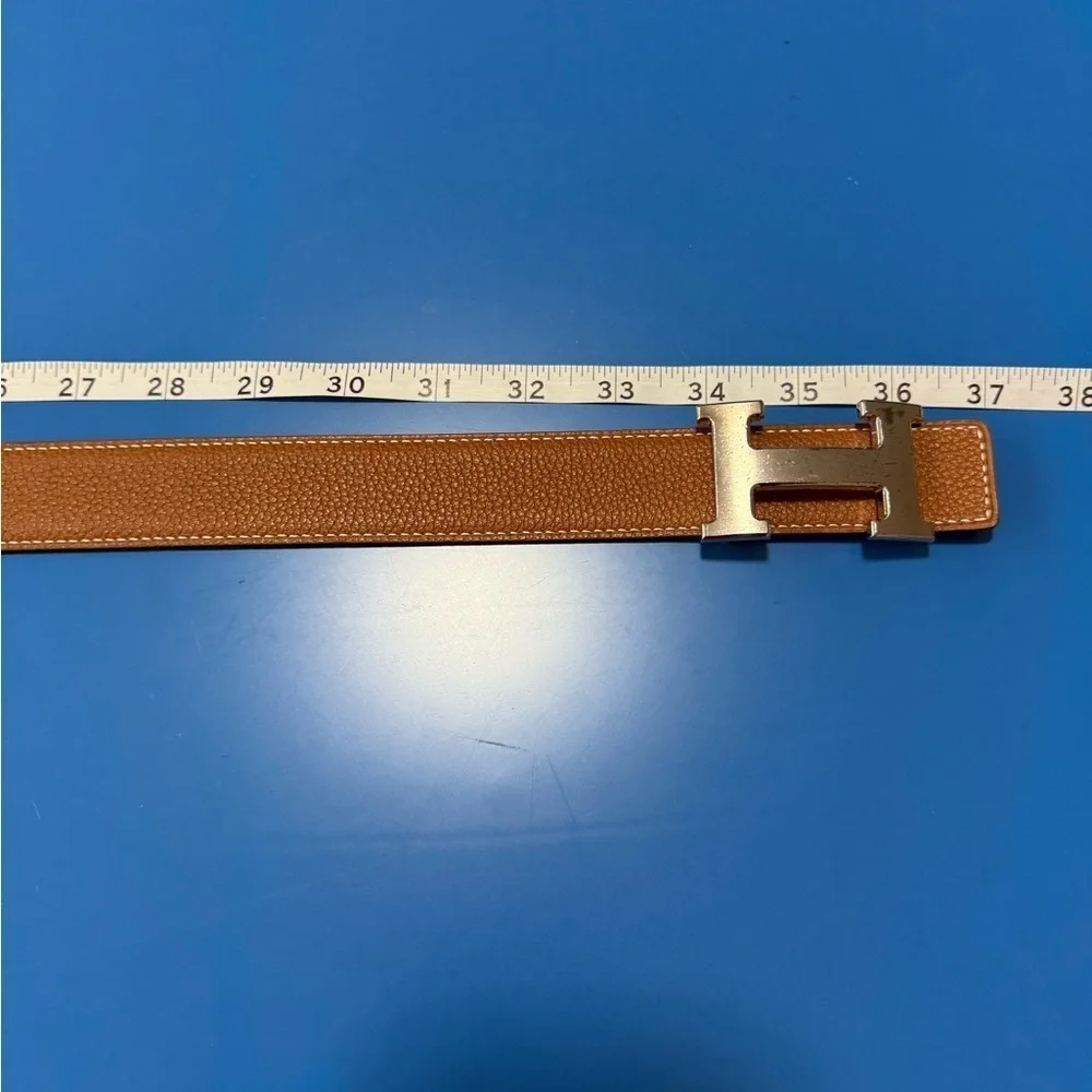 Hermes Women’s Reversible belt. Size 80. Excellent Condition.